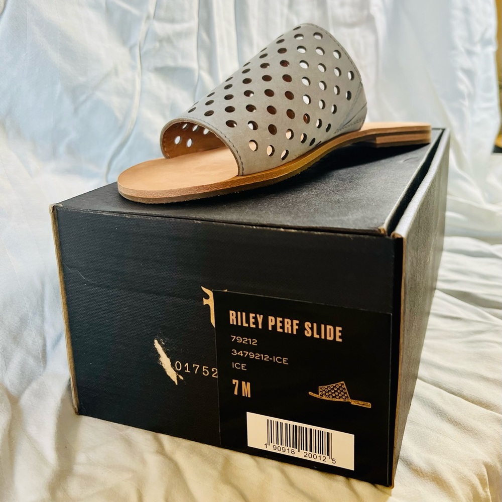 NWT Frye Perforated Slide Sz 7